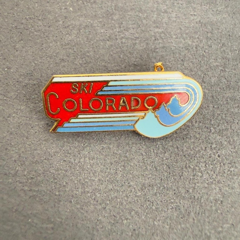 Vintage Ski Colorado Pin Enamel Gold Tone Mountain Graphic Retro Souvenir Brooch